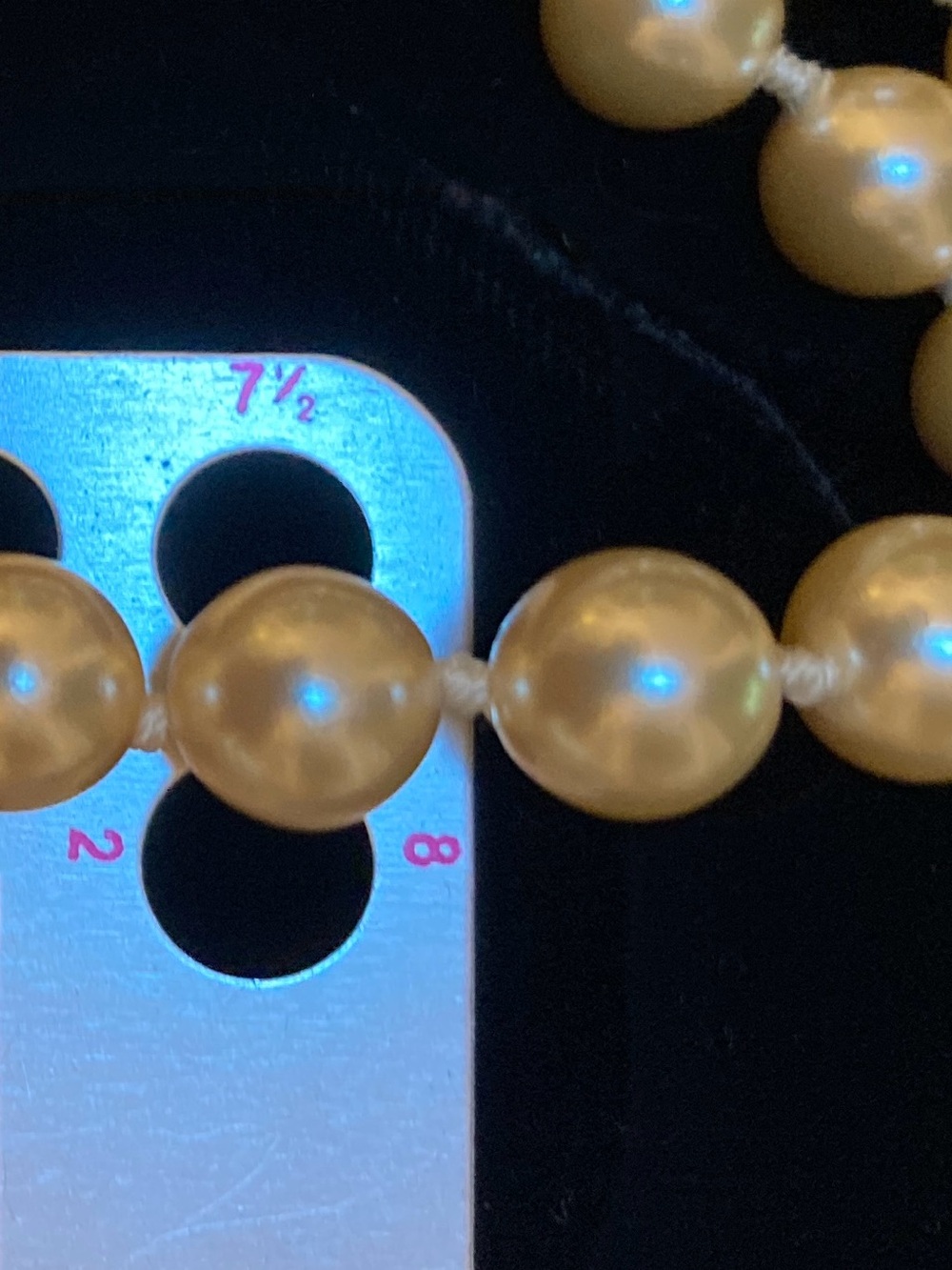Jackie’s Pearls 3 Strand Franklin Mint Cream JBK 8mm Euc - Picture 11 of 13
